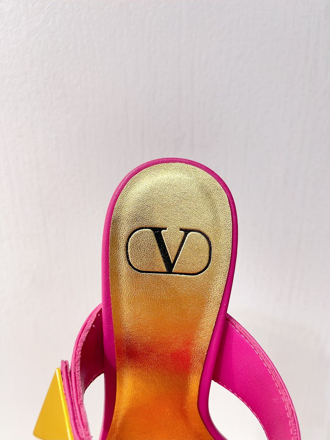 VT One Stud Leather Sandals Fuchsia Pink Cowhide 292754