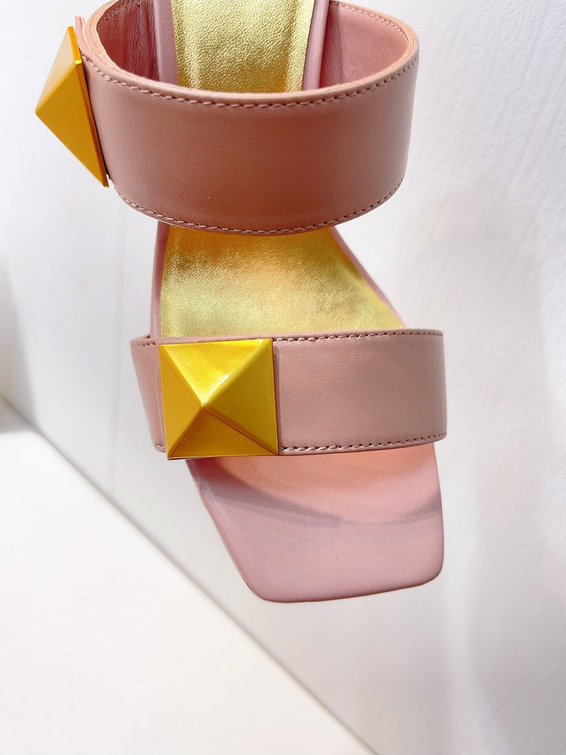 VT One Stud Leather Sandals Pink Cowhide 292756