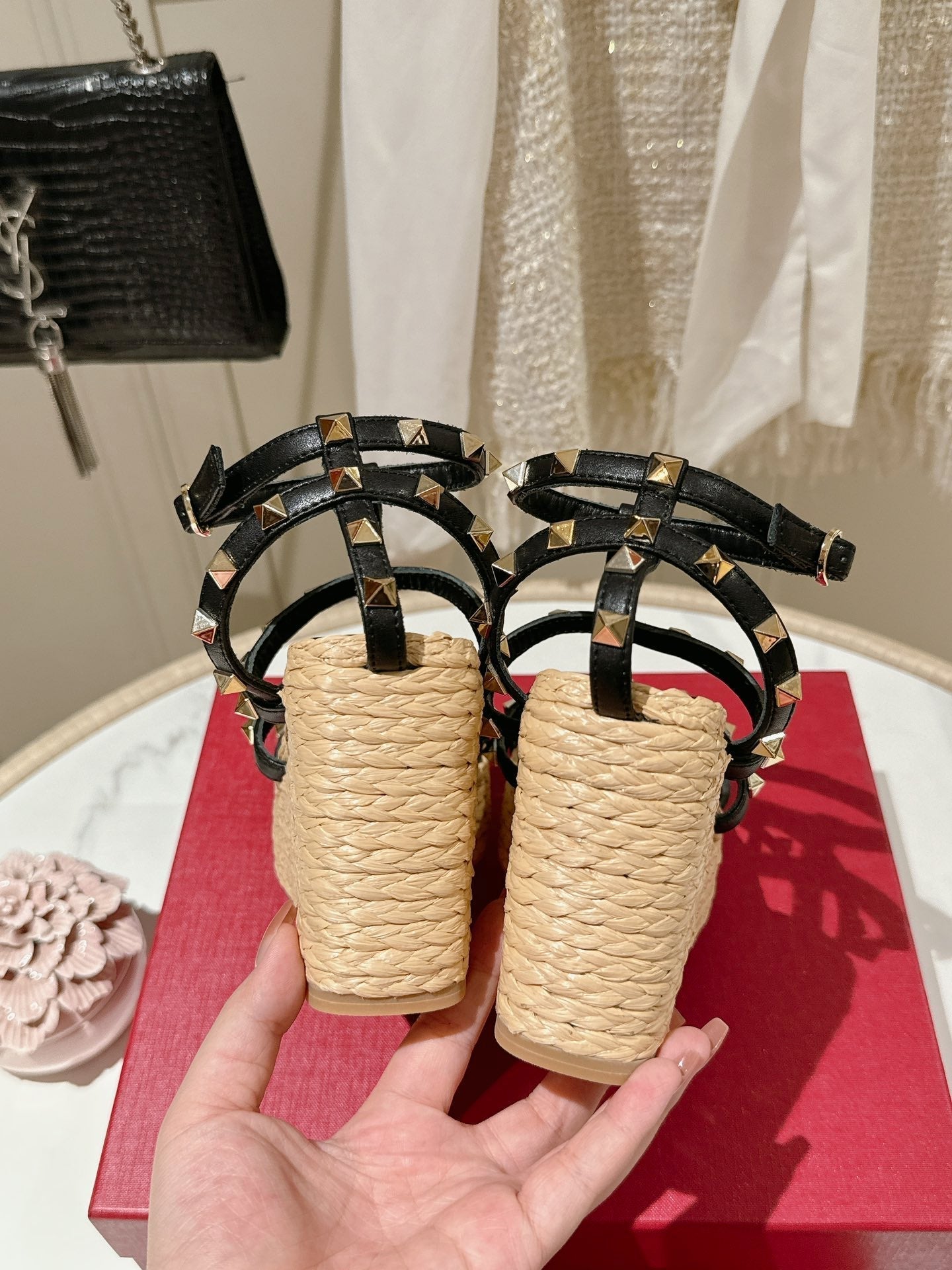 Rockstud Ankle Strap Wedge Sandal In Black Calfskin Leather And Beige Raffia 100mm 829389