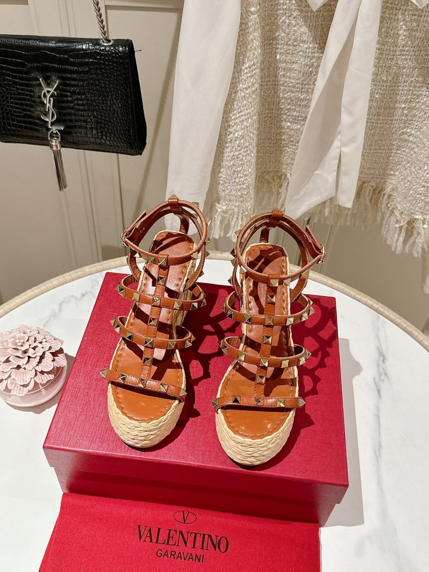 Rockstud Ankle Strap Wedge Sandal In Yam Orange Calfskin Leather And Beige Raffia 100mm 829390