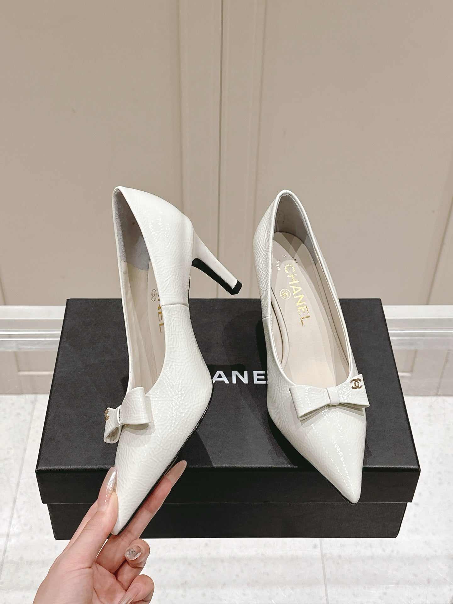 Chanel 25A Heel Pump White Patent  Calfskin 393068