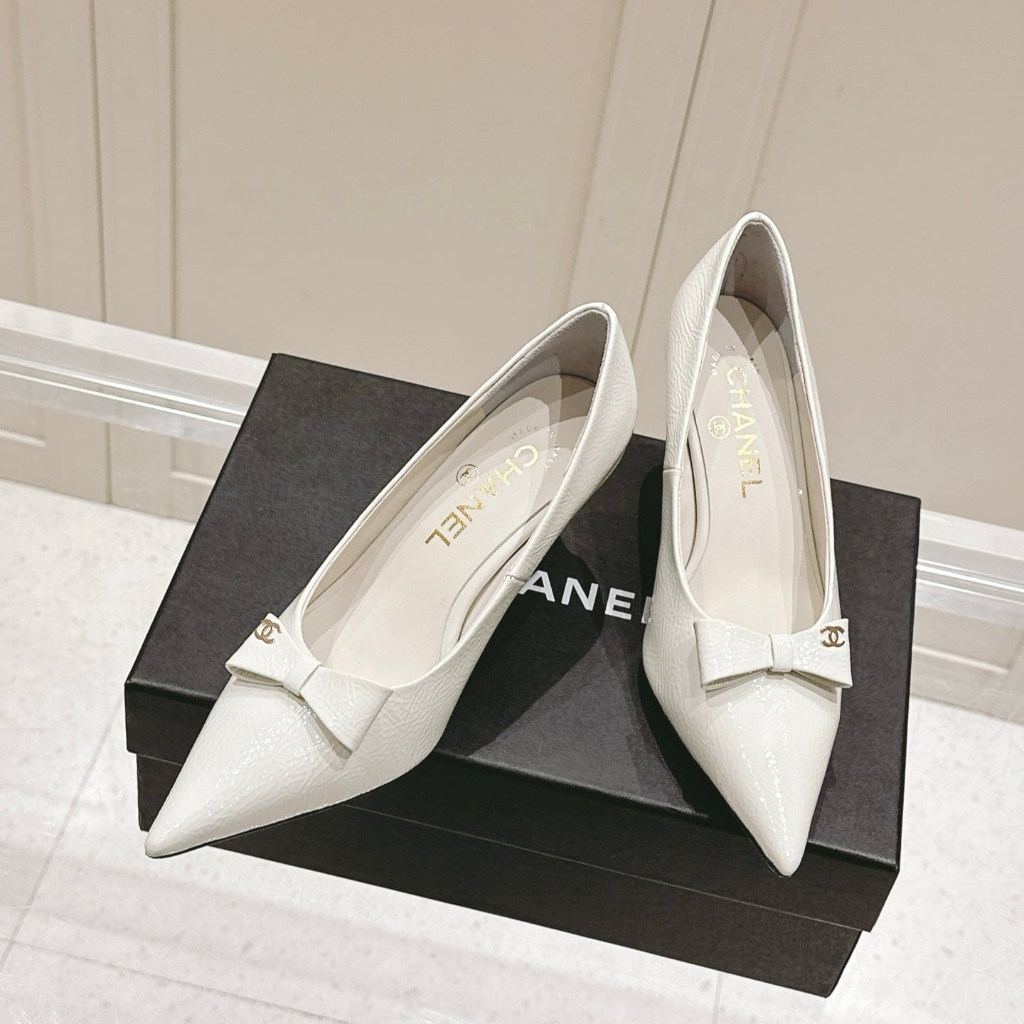 Chanel 25A Heel Pump White Patent  Calfskin 393068