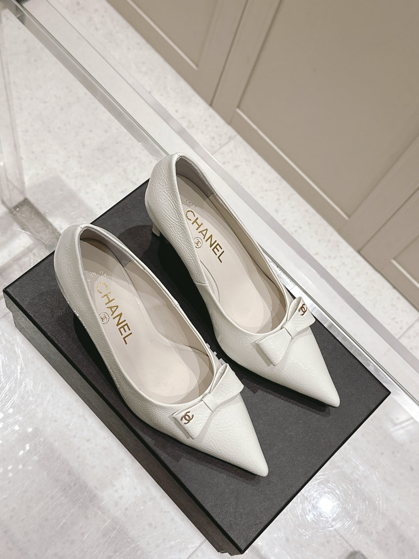 Chanel 25A Heel Pump White Patent  Calfskin 393068