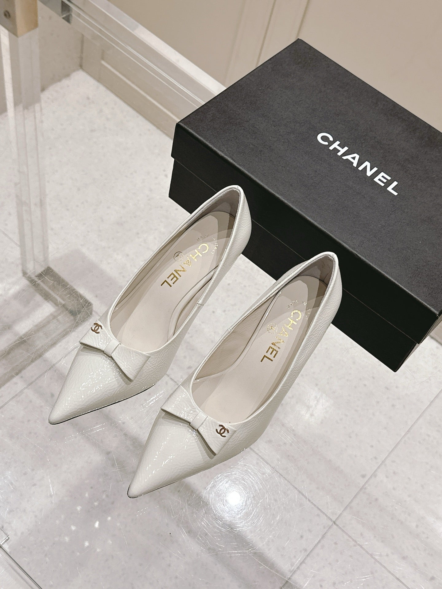 Chanel 25A Heel Pump White Patent  Calfskin 393068