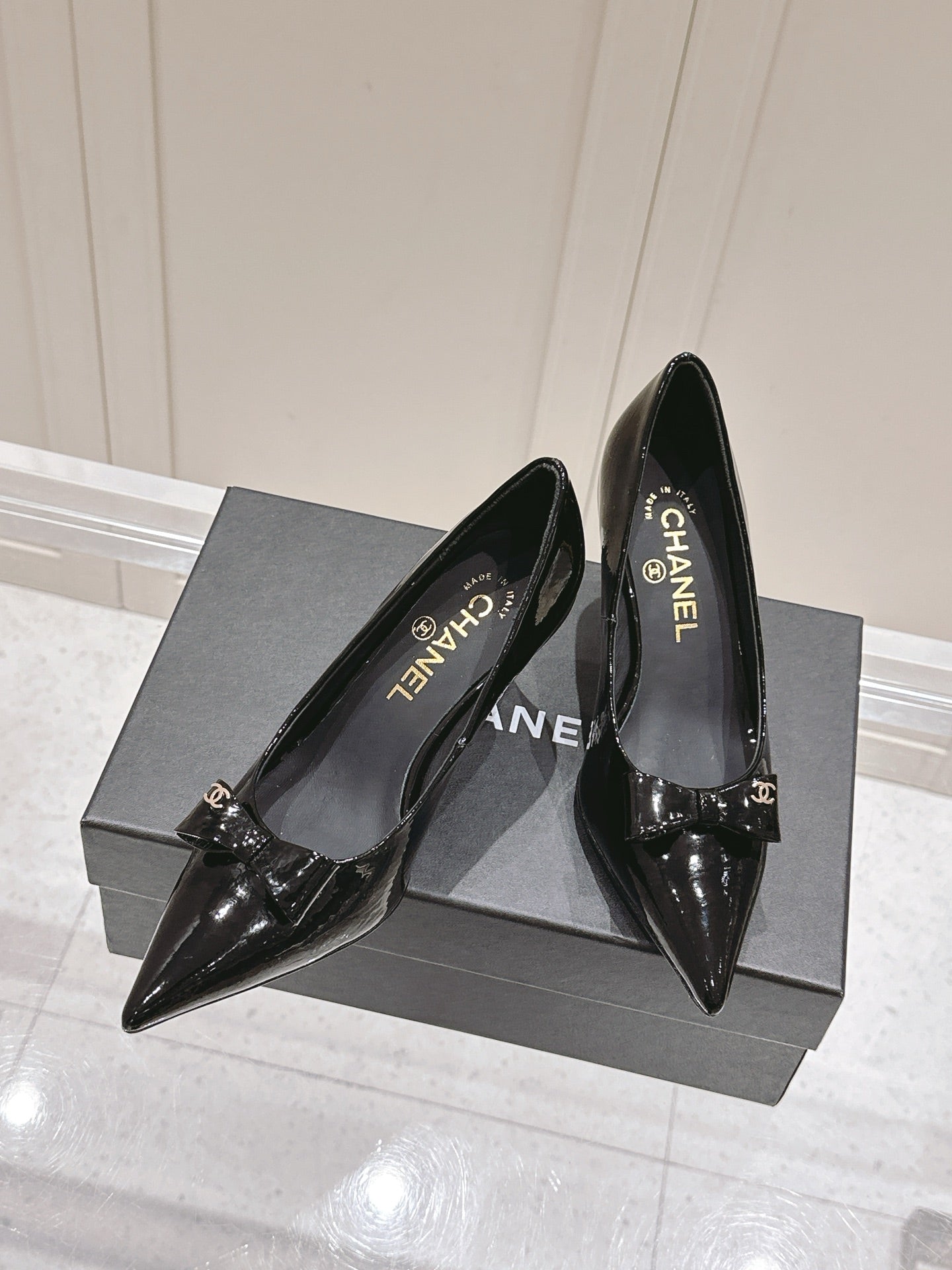 Chanel 25A Heel Pump Black Patent  Calfskin 393069