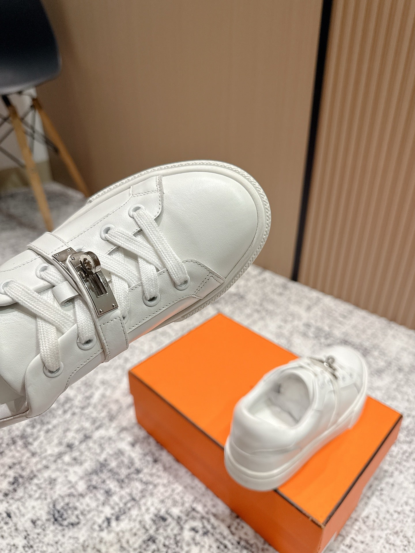 HM Casual Sneakers Sliver Buckle  White Leather