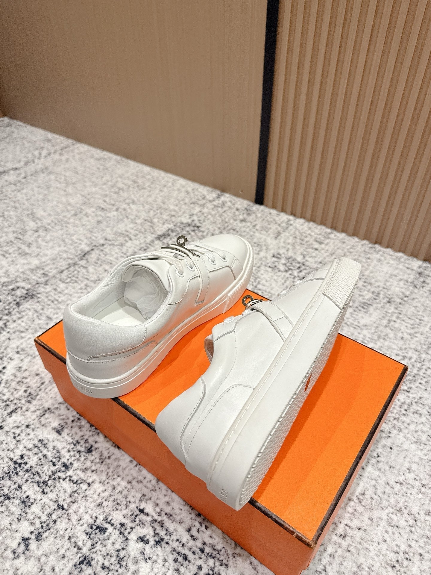 HM Casual Sneakers Sliver Buckle  White Leather