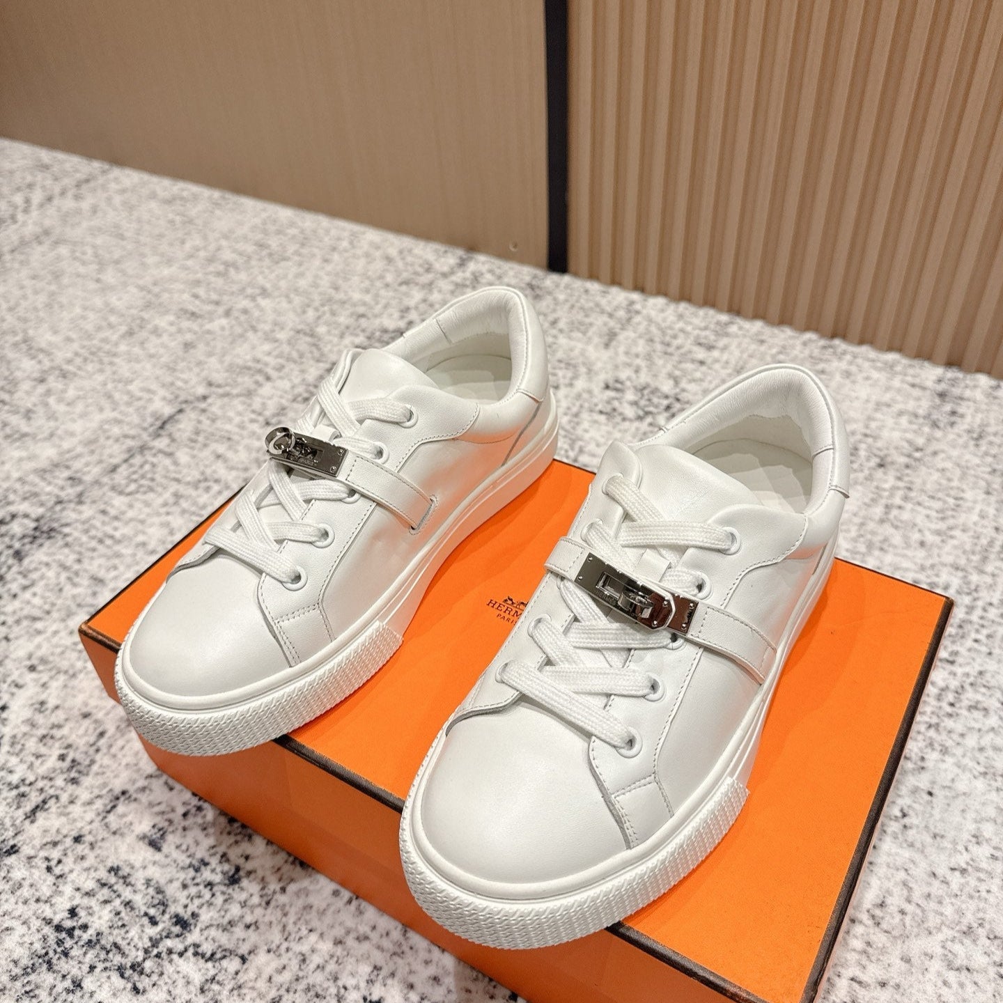 HM Casual Sneakers Sliver Buckle  White Leather