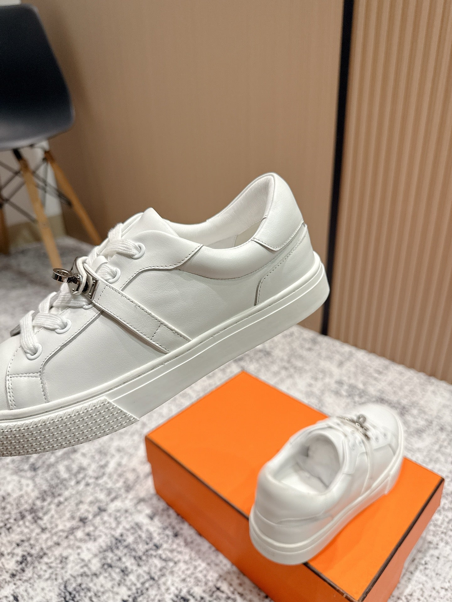 HM Casual Sneakers Sliver Buckle  White Leather