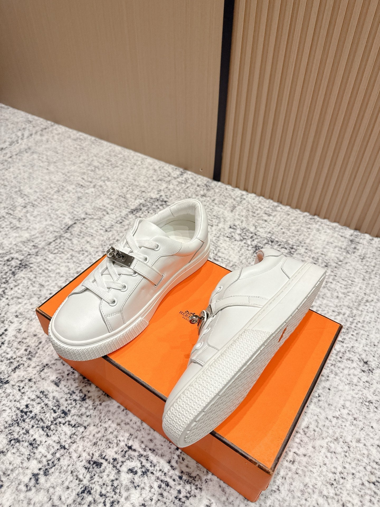 HM Casual Sneakers Sliver Buckle  White Leather