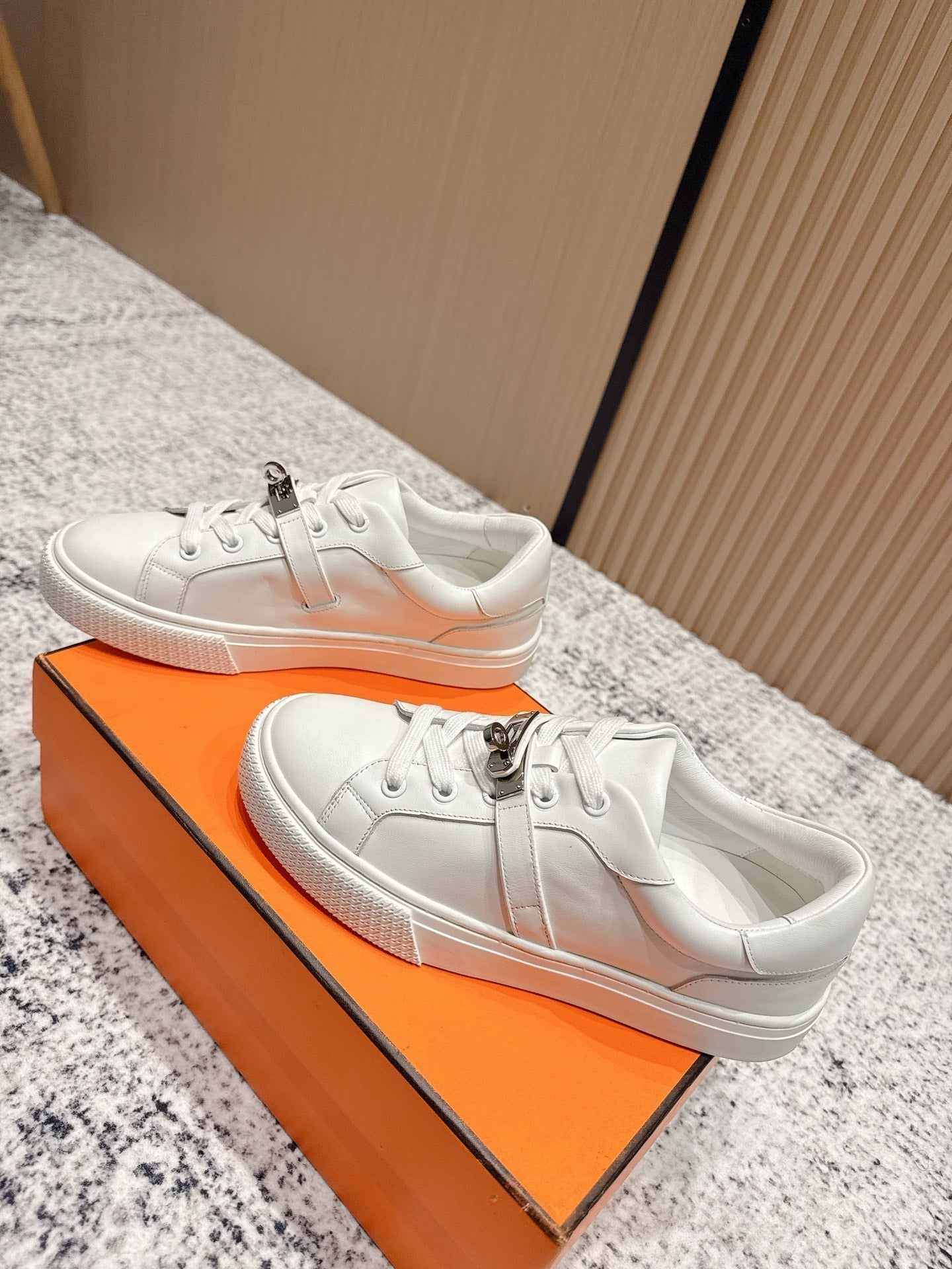 HM Casual Sneakers Sliver Buckle  White Leather