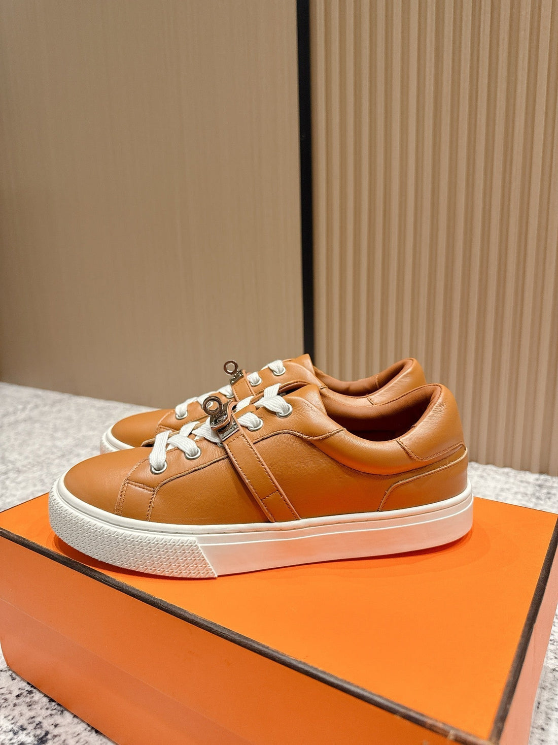 HM Casual Sneakers Sliver Buckle  Brown Leather