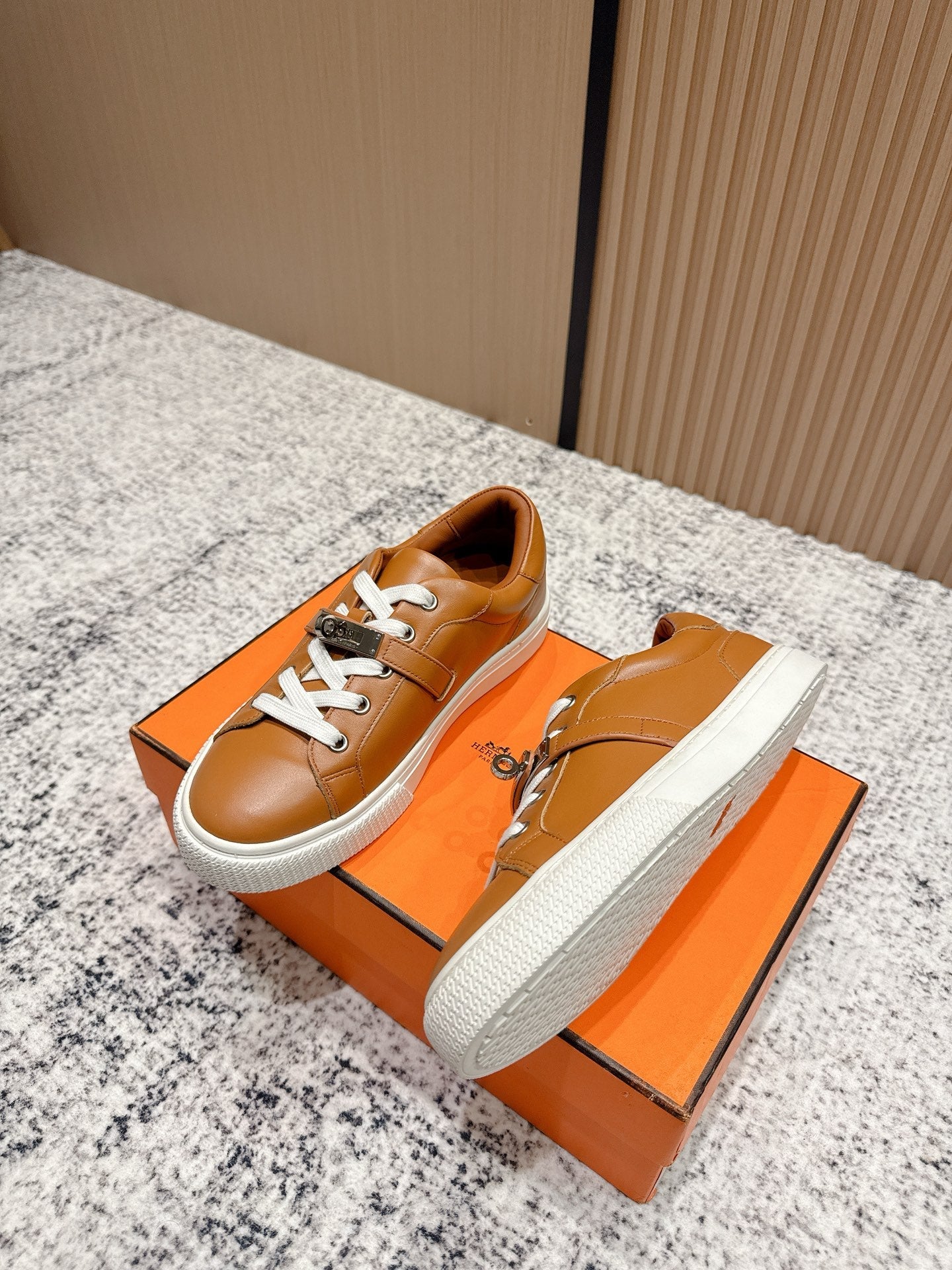 HM Casual Sneakers Sliver Buckle  Brown Leather