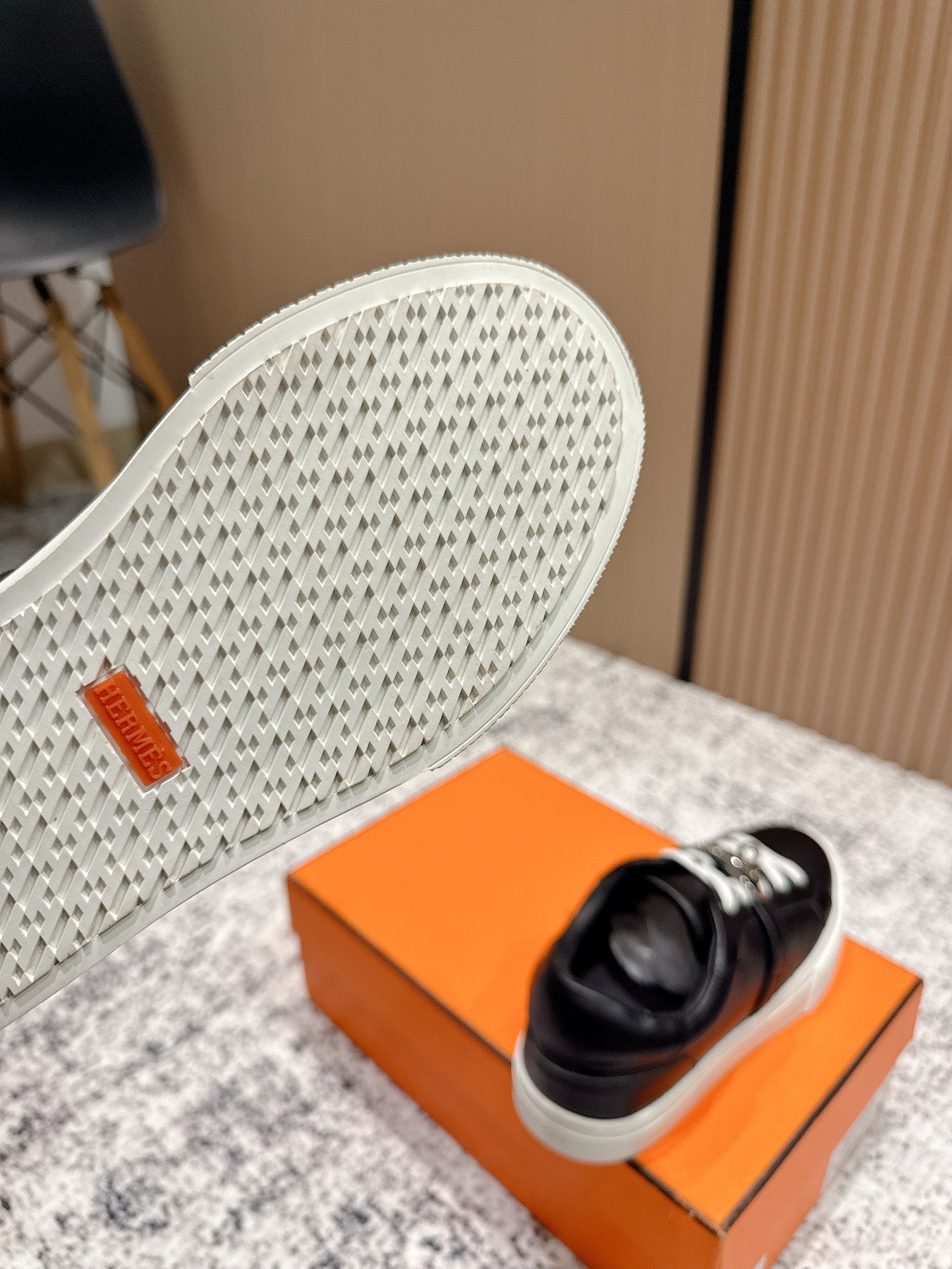 HM Casual Sneakers Sliver Buckle  Black White Leather