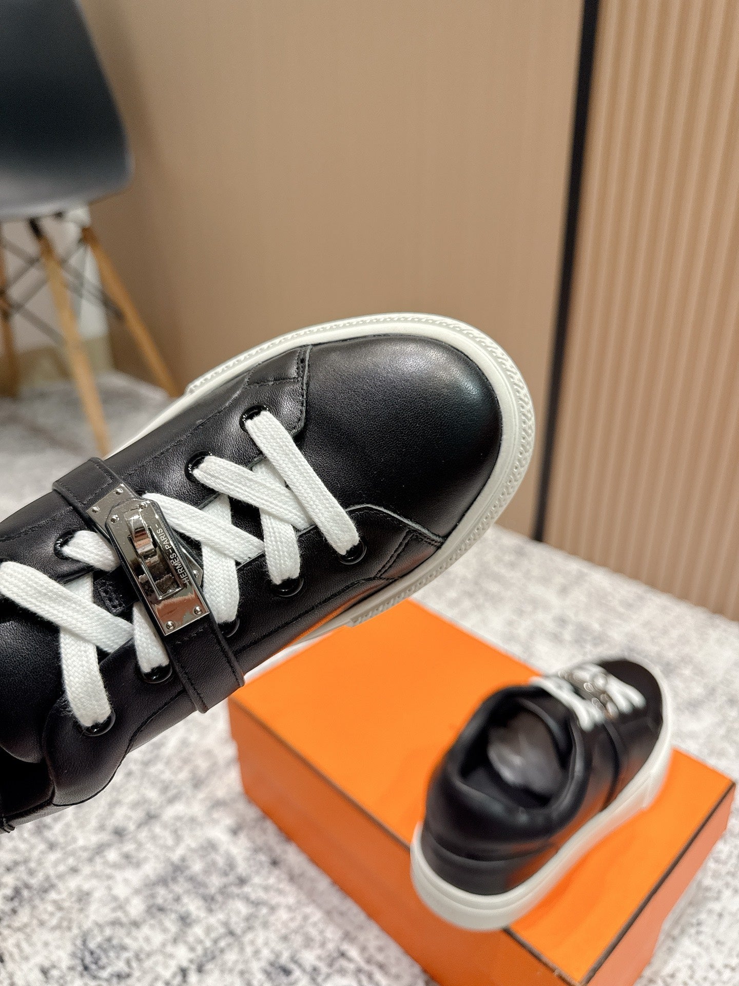 HM Casual Sneakers Sliver Buckle  Black White Leather