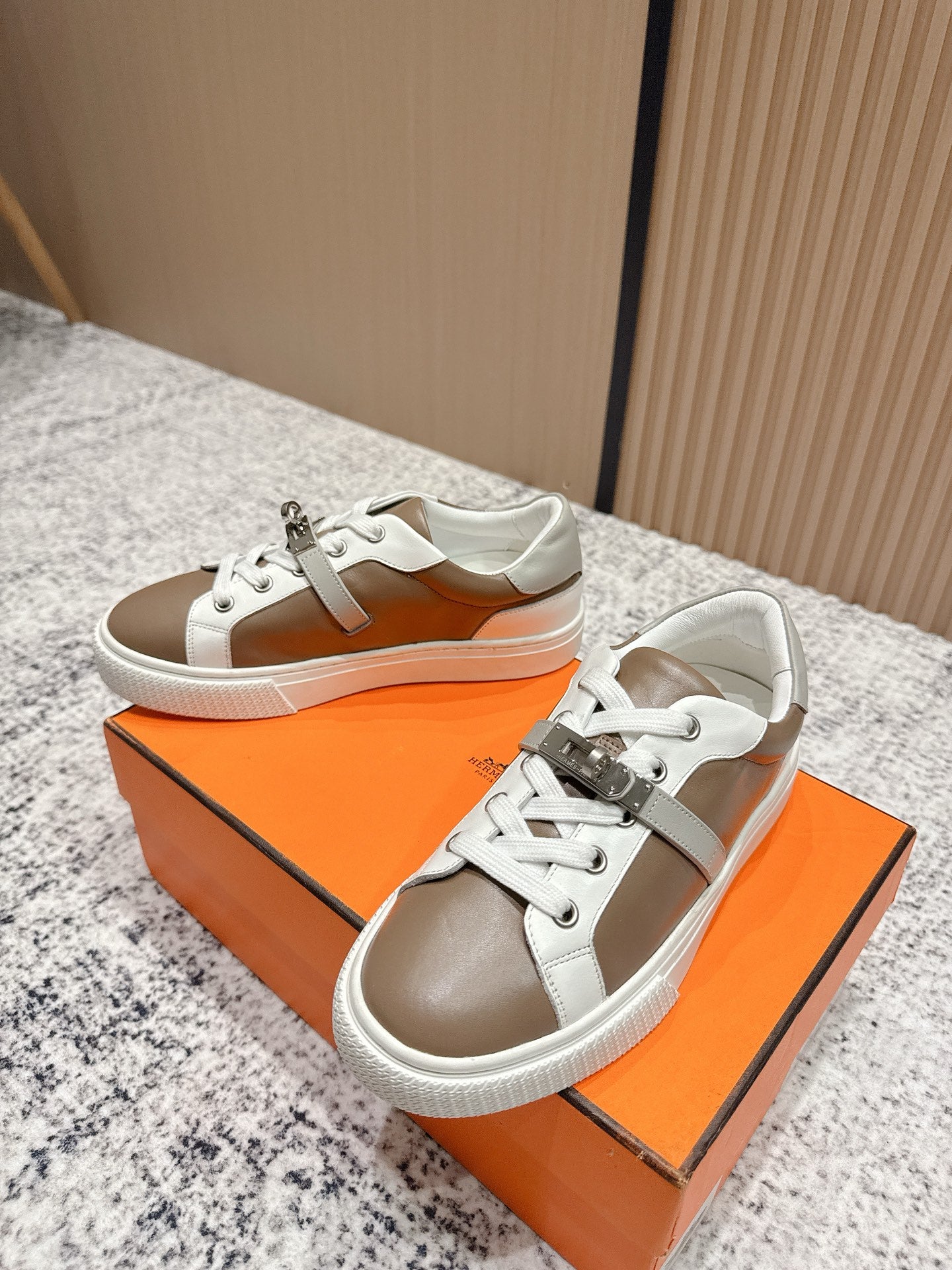 HM Casual Sneakers Sliver Buckle Taupe With White Leather