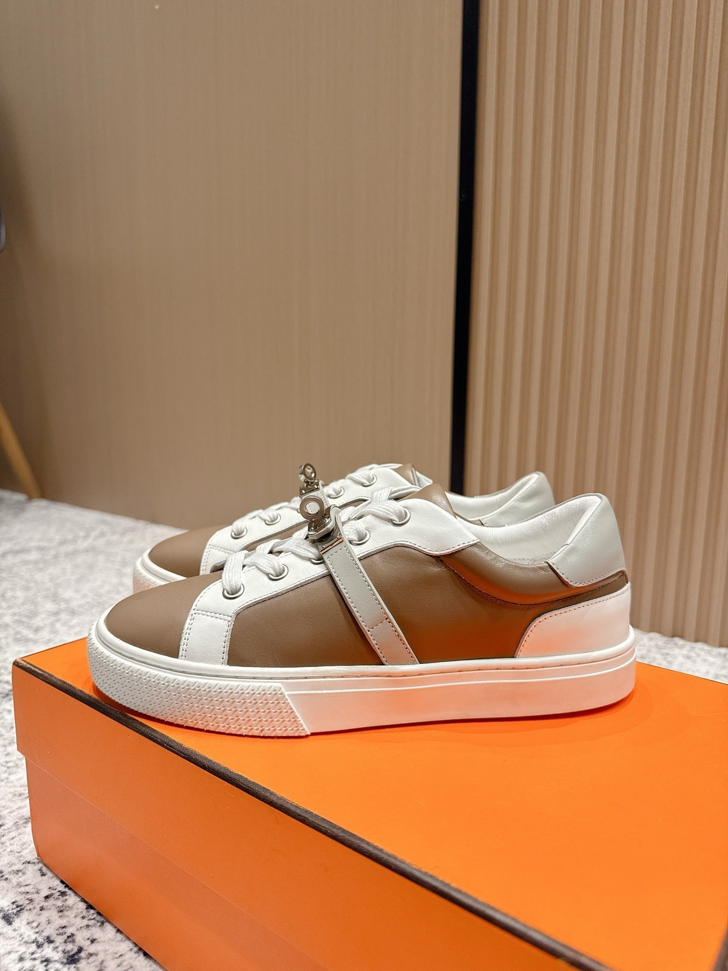 HM Casual Sneakers Sliver Buckle Taupe With White Leather