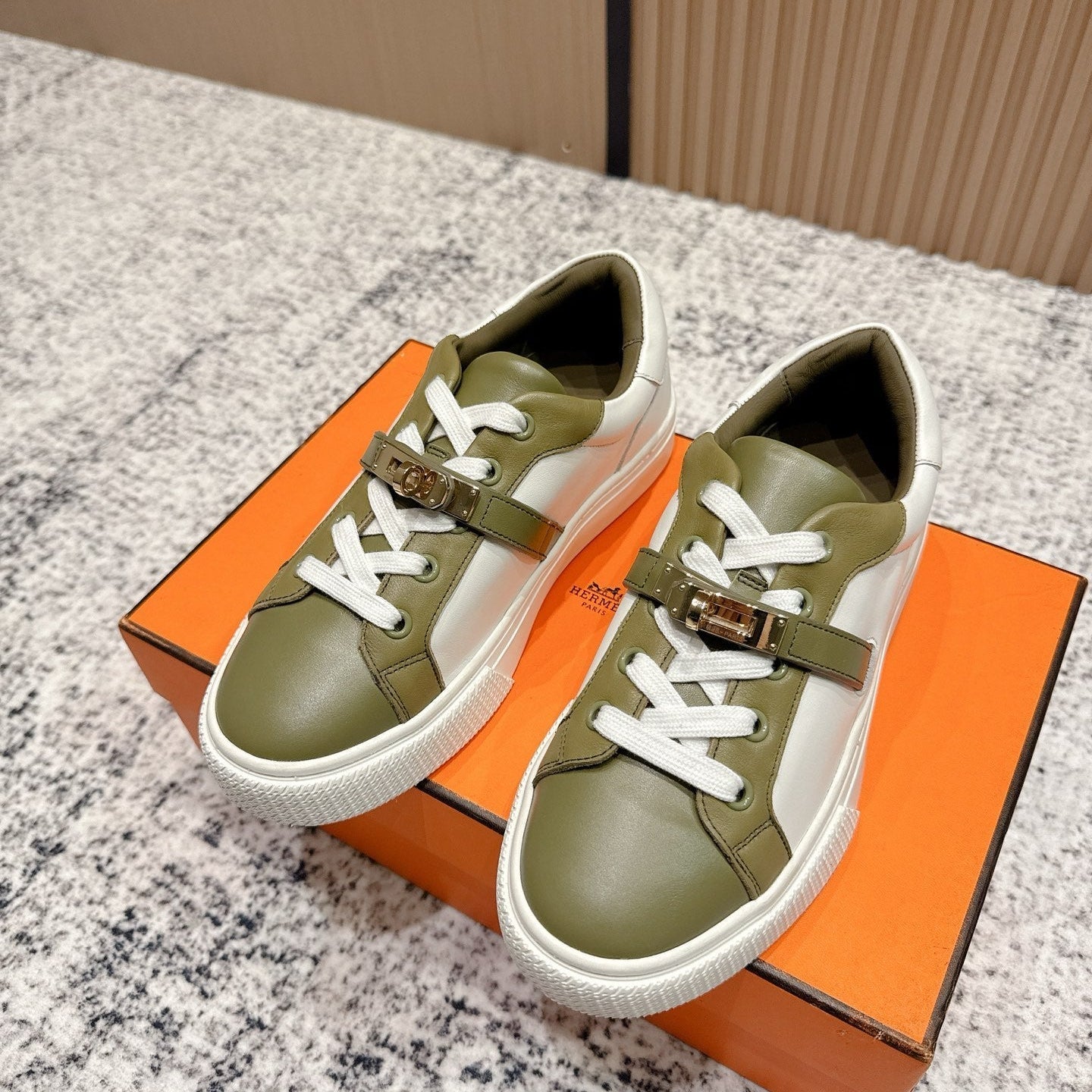 HM Casual Sneakers Sliver Buckle Olive With White Leather