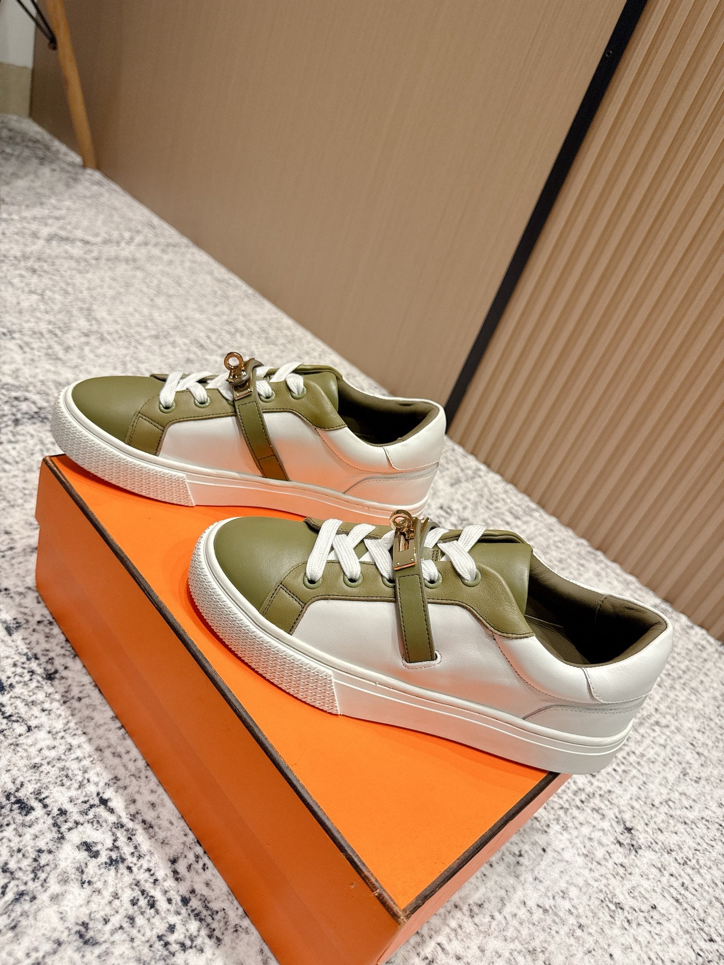 HM Casual Sneakers Sliver Buckle Olive With White Leather