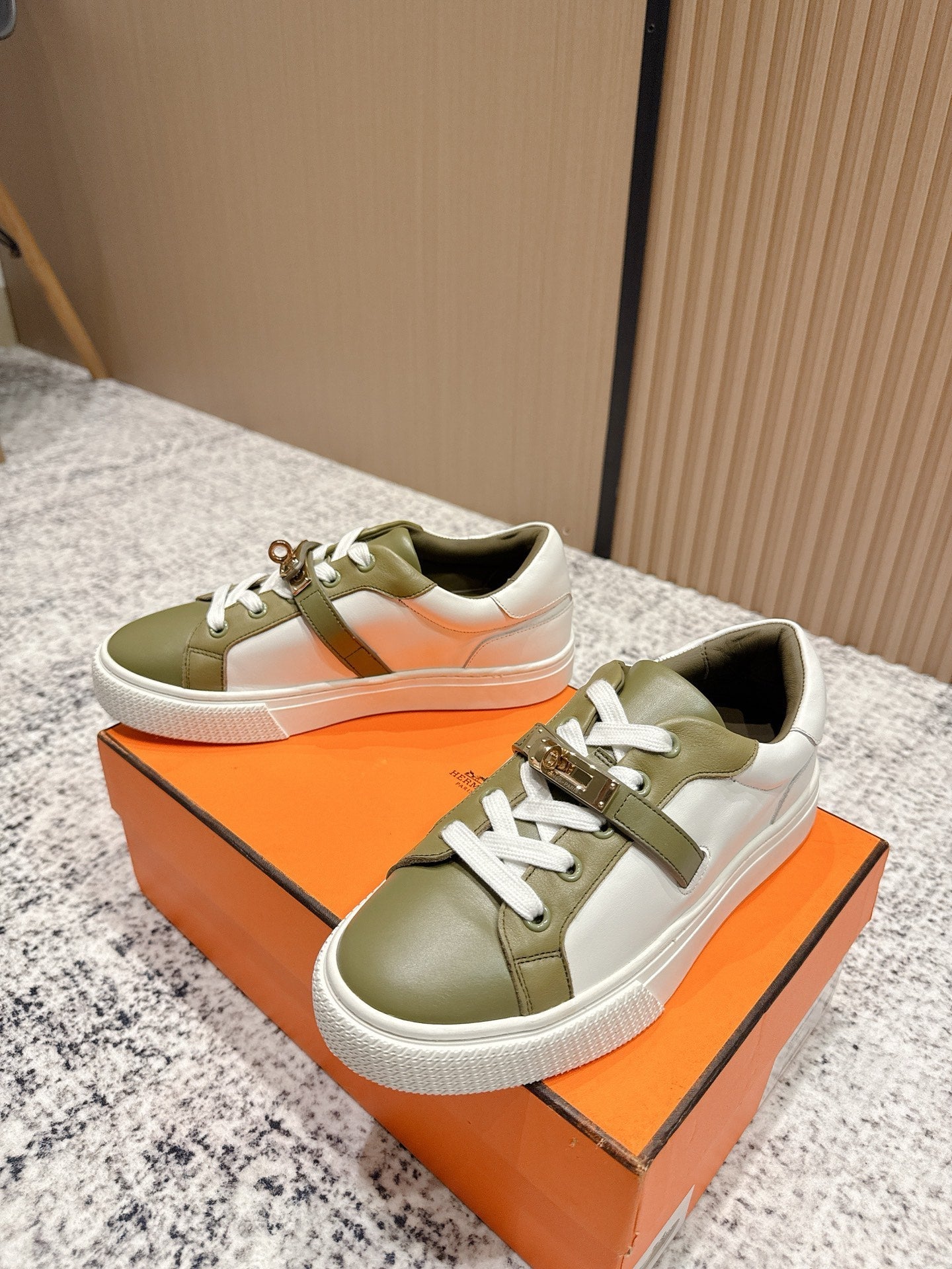 HM Casual Sneakers Sliver Buckle Olive With White Leather
