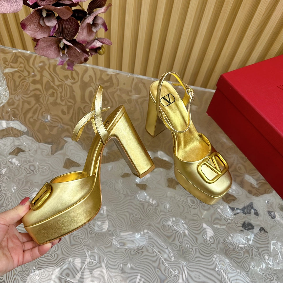 VT Signature 115mm Patent Leather Platform Pumps Gold Calfskin 286470