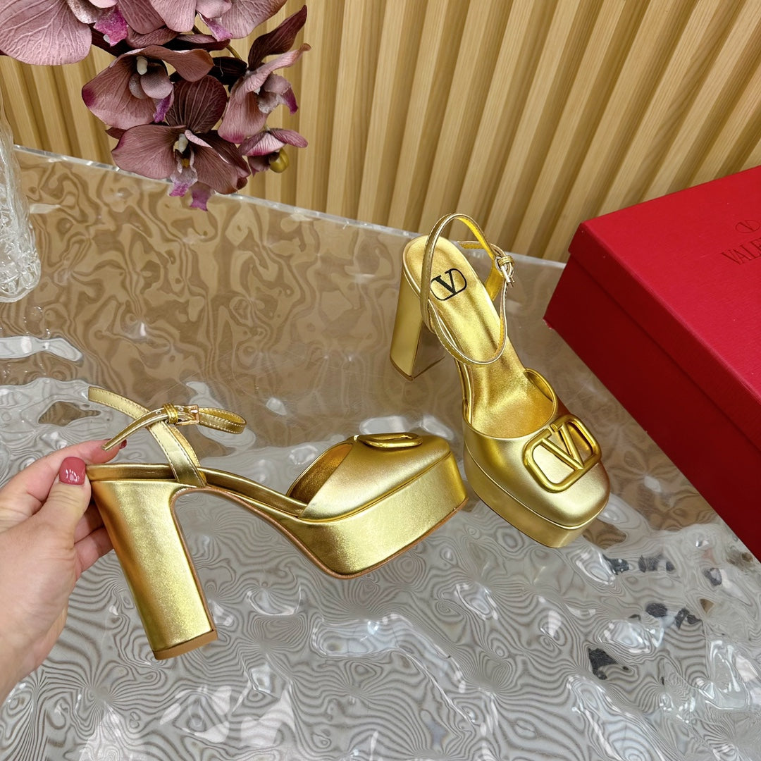VT Signature 115mm Patent Leather Platform Pumps Gold Calfskin 286470