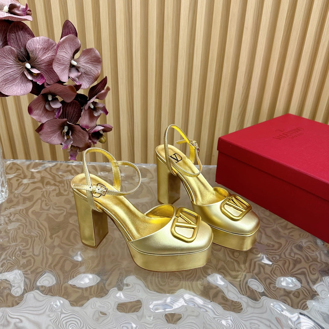 VT Signature 115mm Patent Leather Platform Pumps Gold Calfskin 286470
