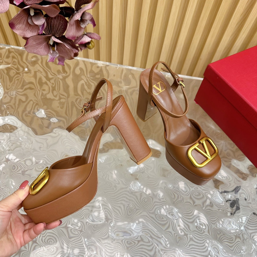 VT Signature 115mm Patent Leather Platform Pumps Brown Calfskin 286471