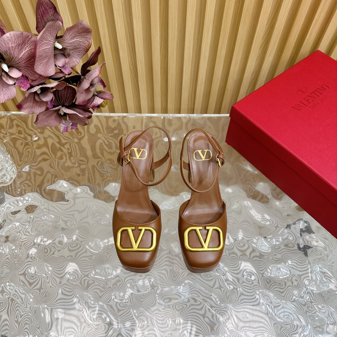 VT Signature 115mm Patent Leather Platform Pumps Brown Calfskin 286471