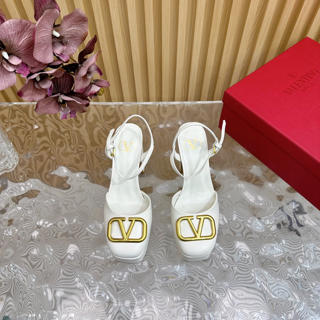 VT Signature 115mm Patent Leather Platform Pumps White Calfskin 286472