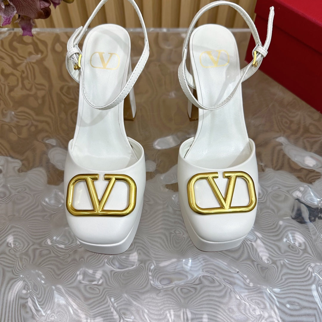 VT Signature 115mm Patent Leather Platform Pumps White Calfskin 286472
