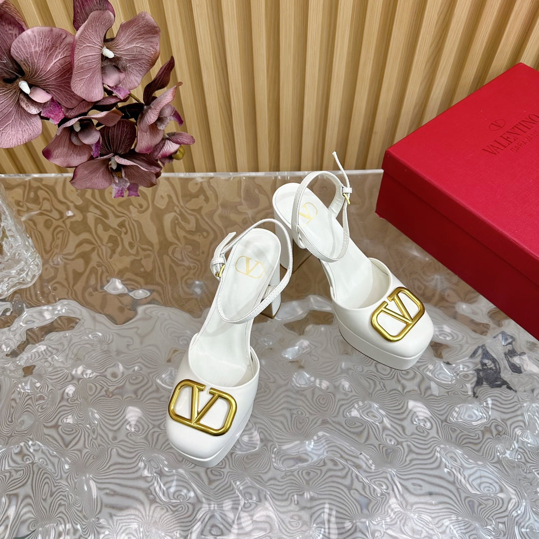 VT Signature 115mm Patent Leather Platform Pumps White Calfskin 286472