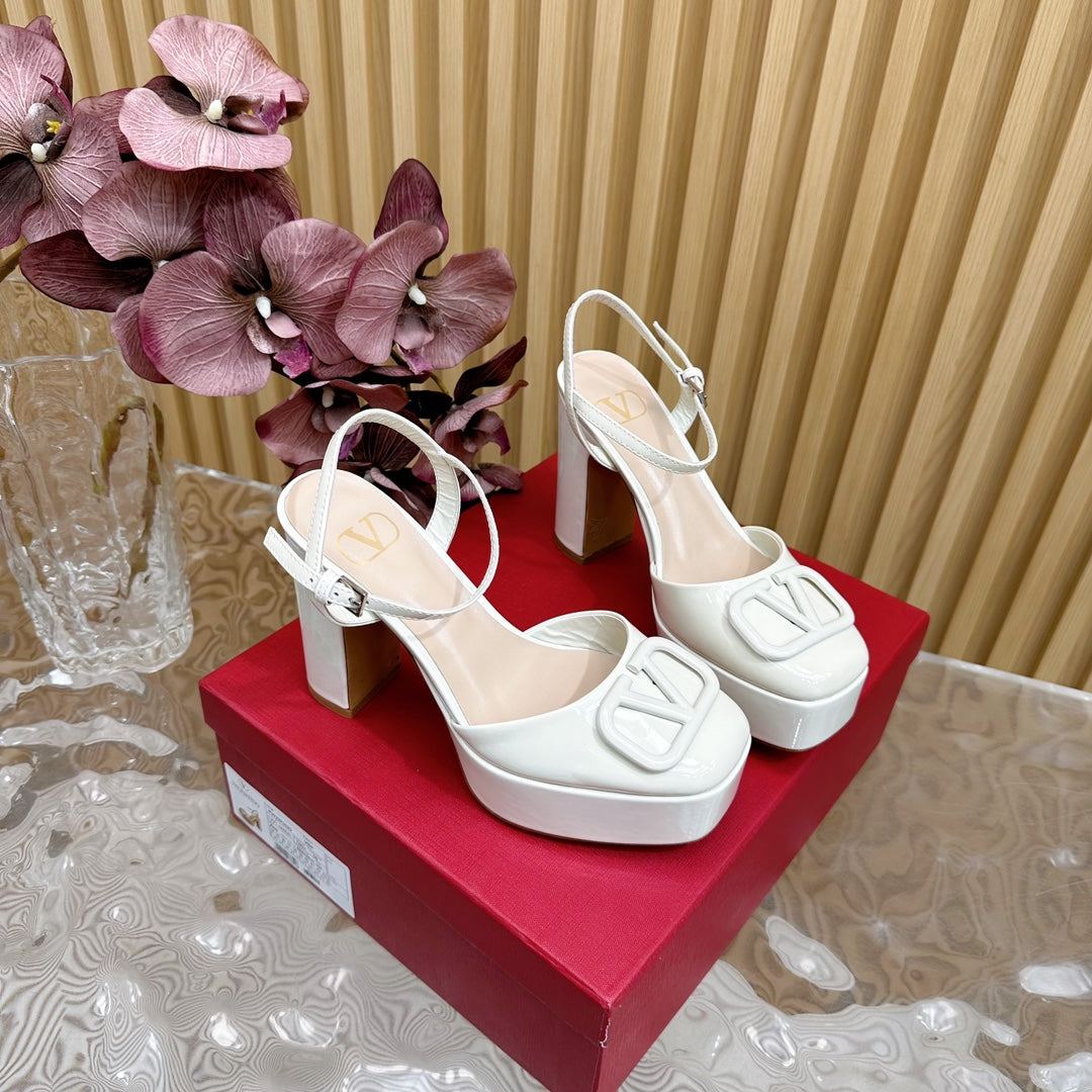 VT Signature 115mm Patent Leather Platform Pumps White Calfskin 286474