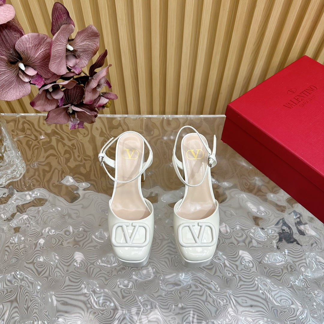 VT Signature 115mm Patent Leather Platform Pumps White Calfskin 286474