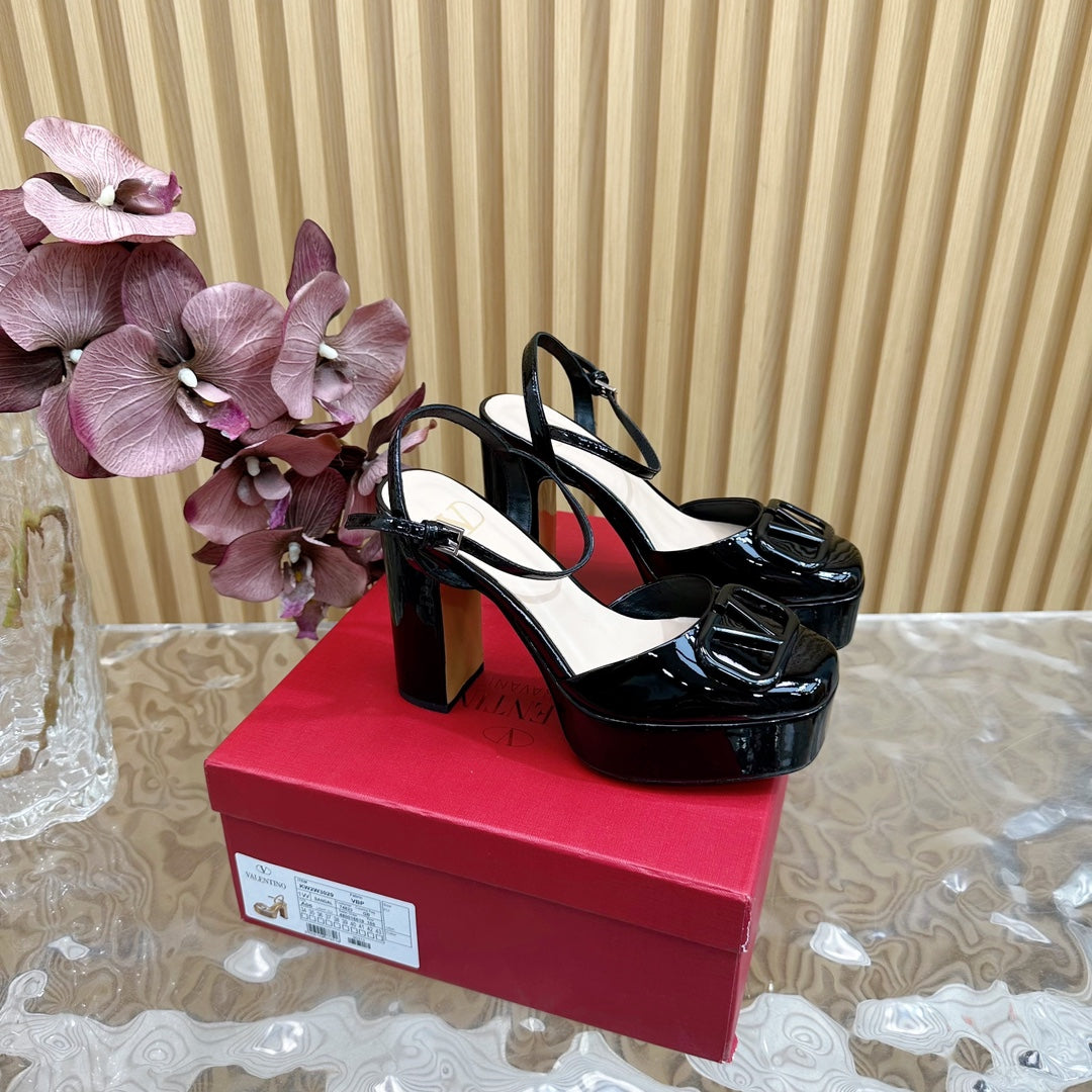 VT Signature 115mm Patent Leather Platform Pumps Black Calfskin 286476