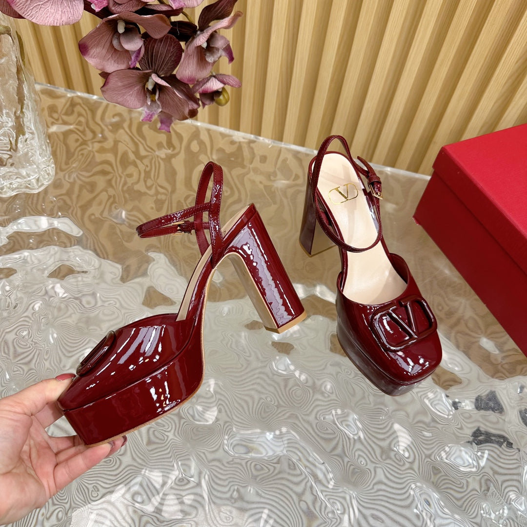 VT Signature 115mm Patent Leather Platform Pumps Red Calfskin 286477