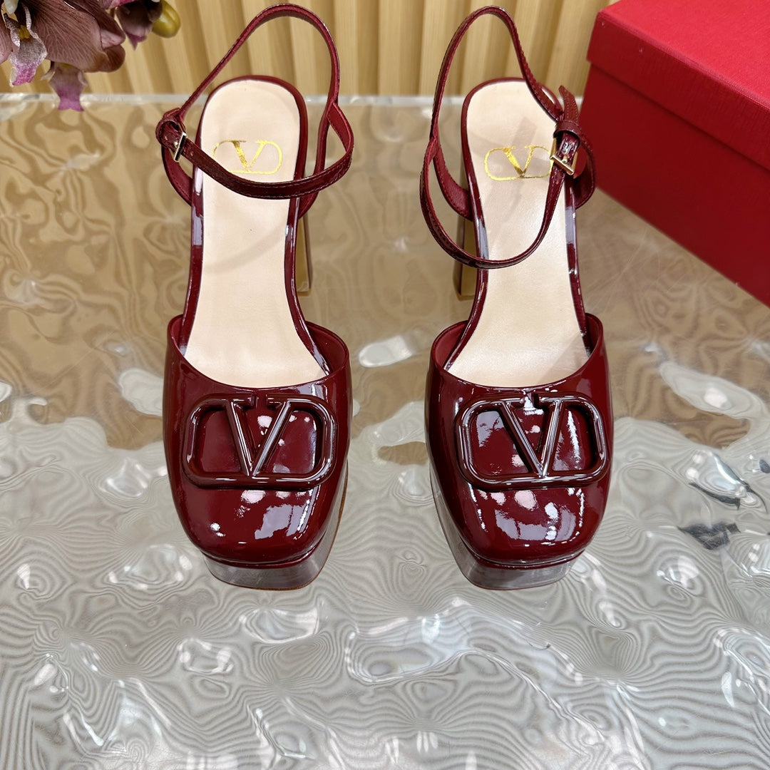 VT Signature 115mm Patent Leather Platform Pumps Red Calfskin 286477