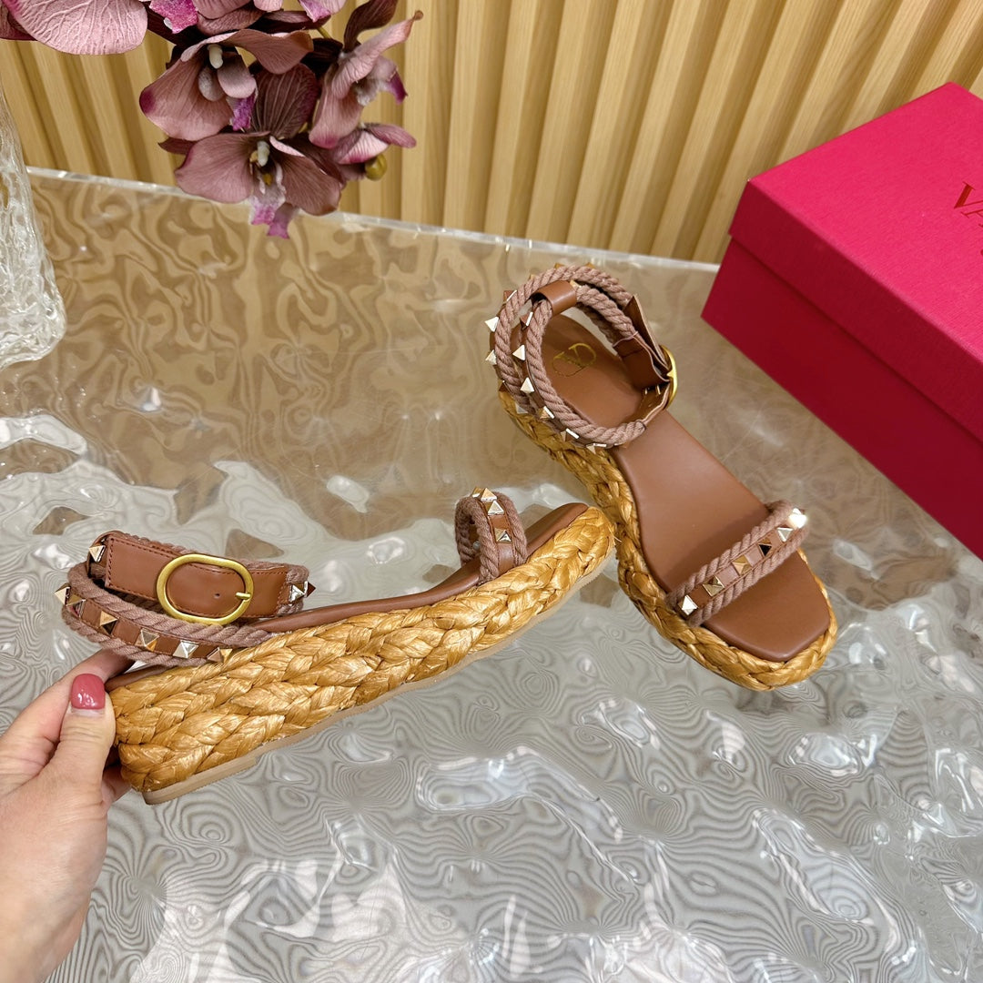 Rockstud Flatform Sandal 45mm In Brown Mix Brownish Pink Calfskin And Raffia 102842