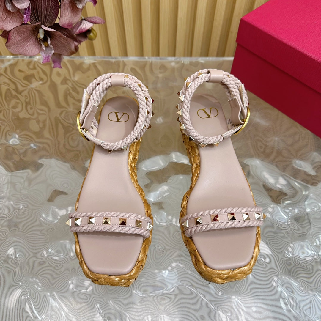 Rockstud Flatform Sandal 45mm In Rose Pink Calfskin And Raffia 102846