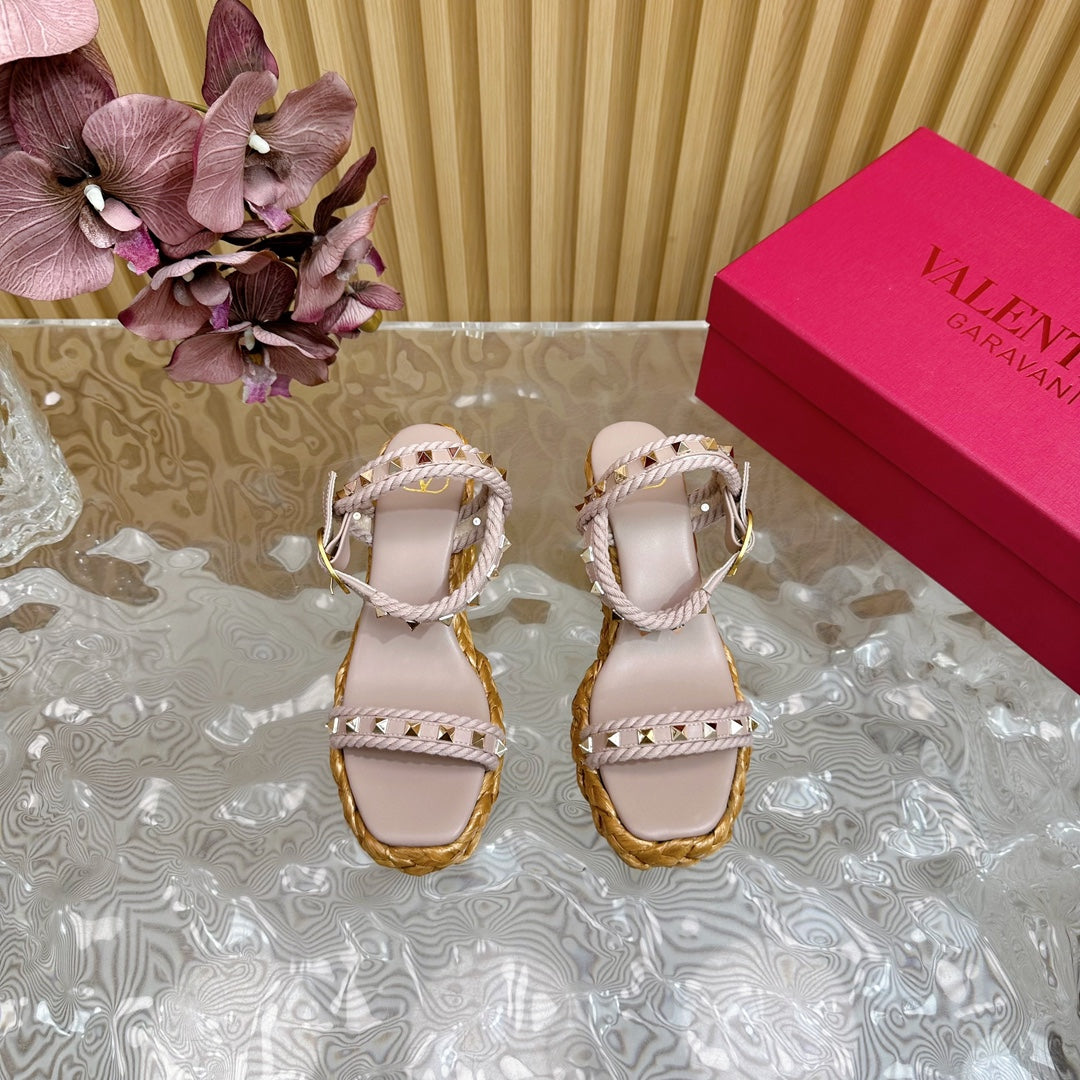 Rockstud Flatform Sandal 75mm In Rose Pink Calfskin And Raffia  102858