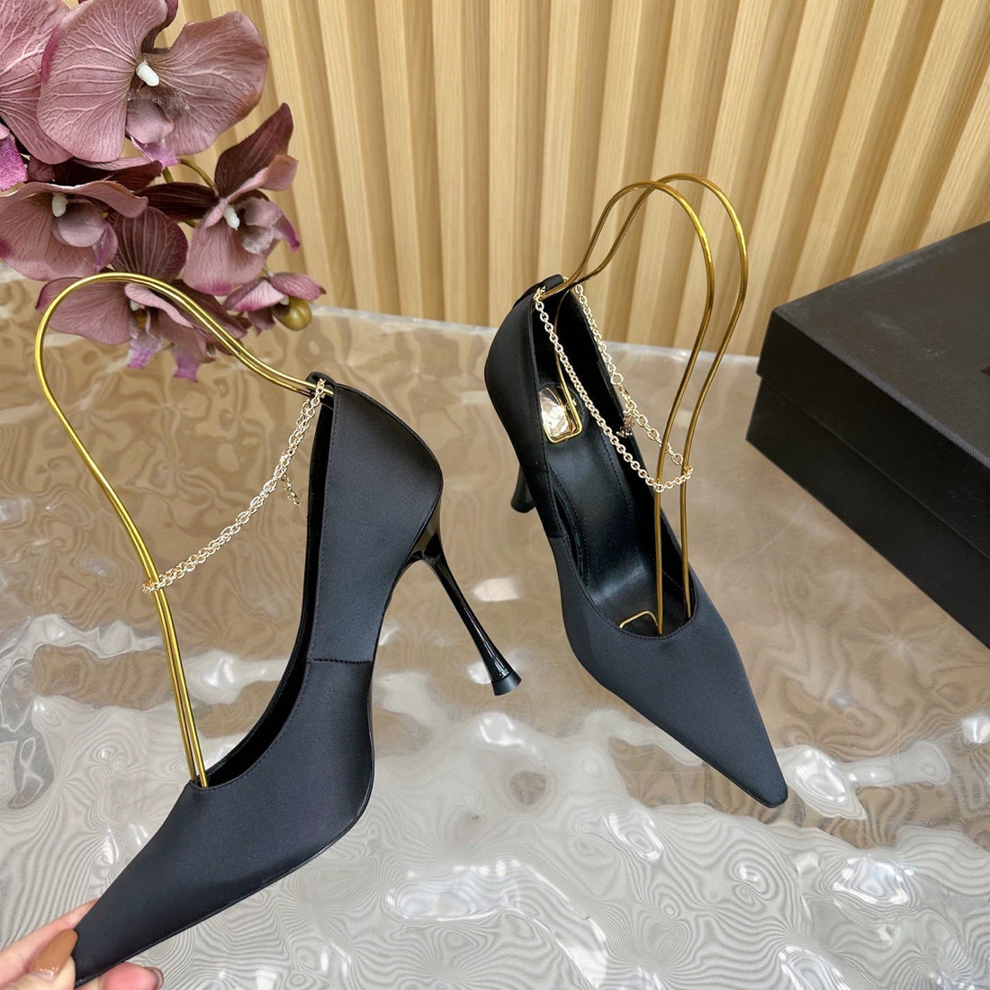 RÃ‰GINE PUMPS IN BLACK SATIN GOLD CHAIN