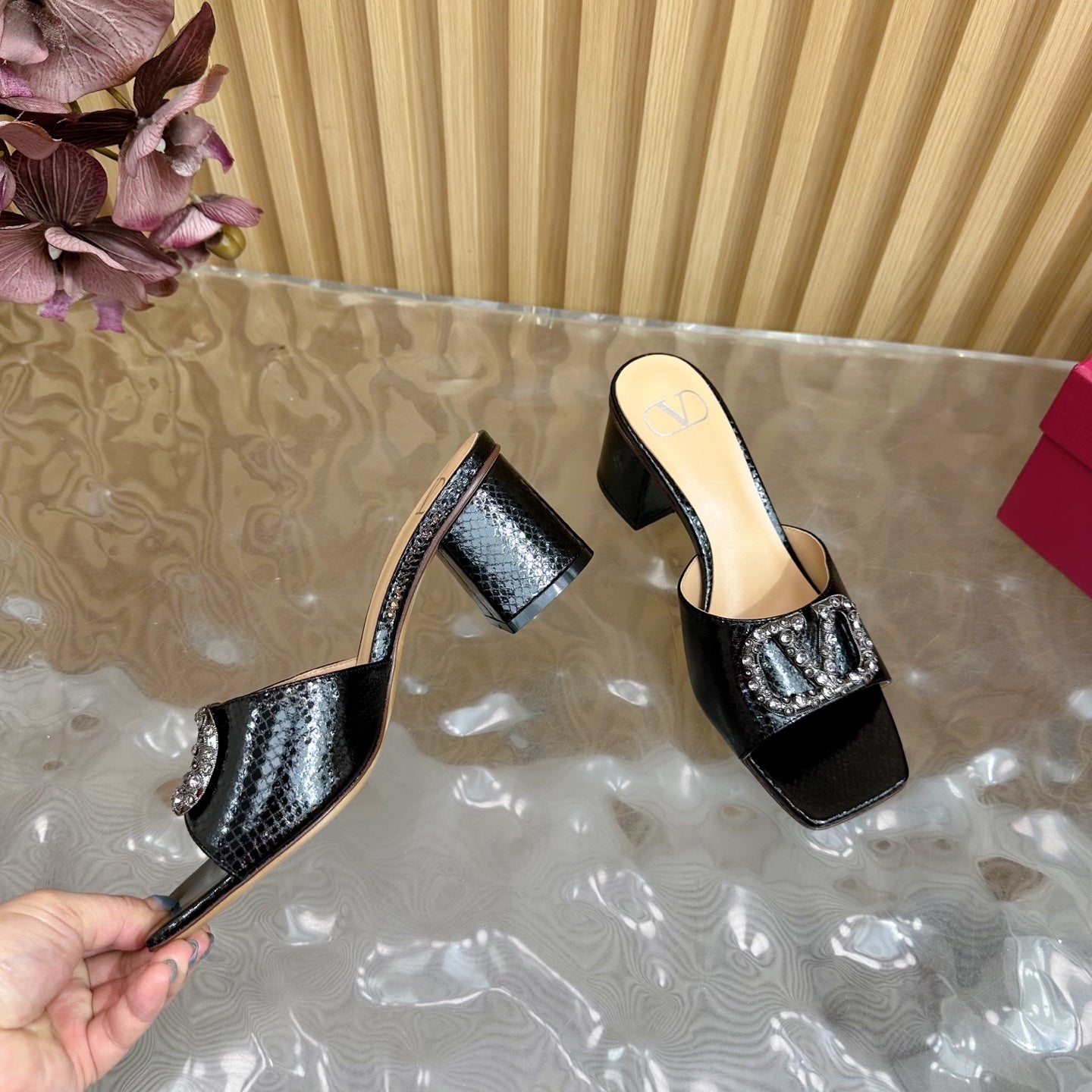 VT 25 Vlogo Mule Black Snakeskin Leather