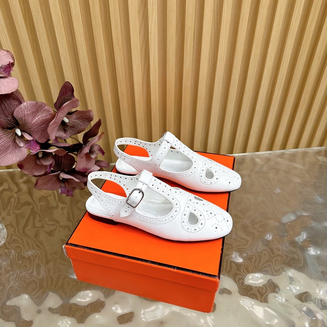 HM 25 Kim Slingback White Lambskin 352957