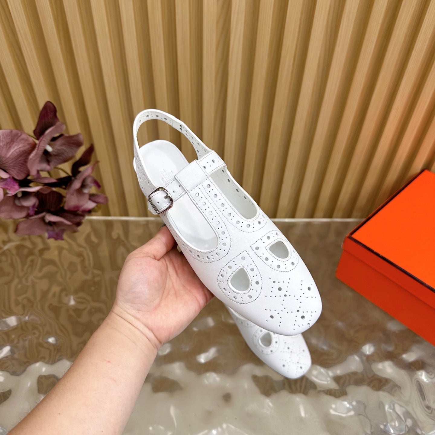 HM 25 Kim Slingback White Lambskin 352957