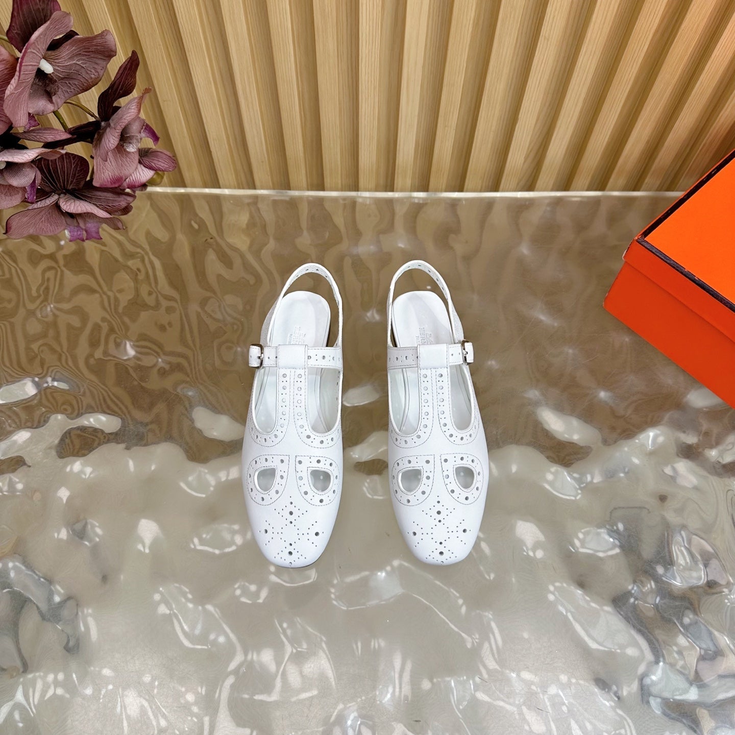 HM 25 Kim Slingback White Lambskin 352957