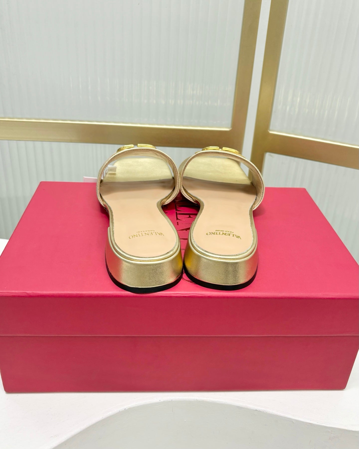VT 25 Vlogo Slides 2cm Gold Cowhide 336826