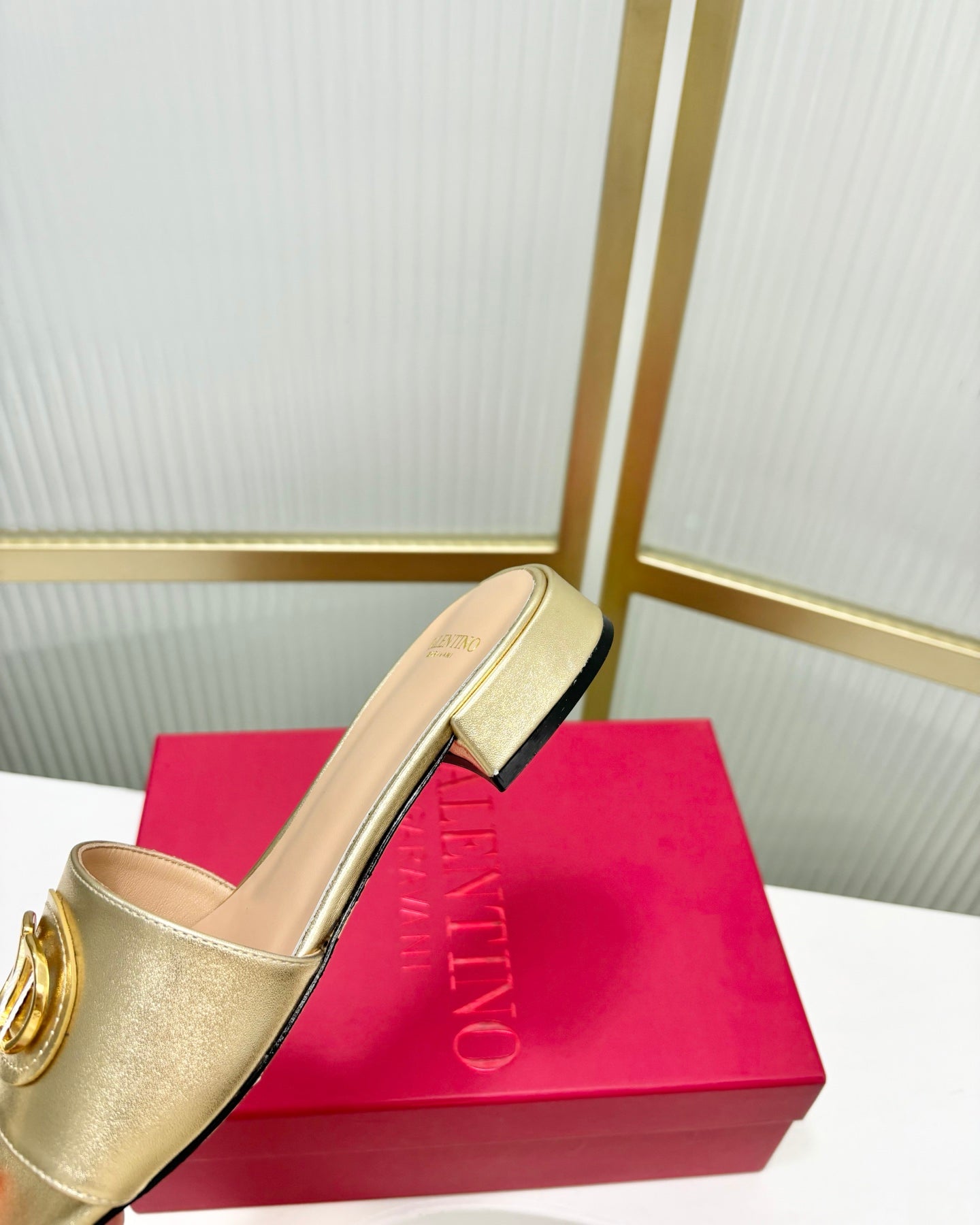 VT 25 Vlogo Slides 2cm Gold Cowhide 336826