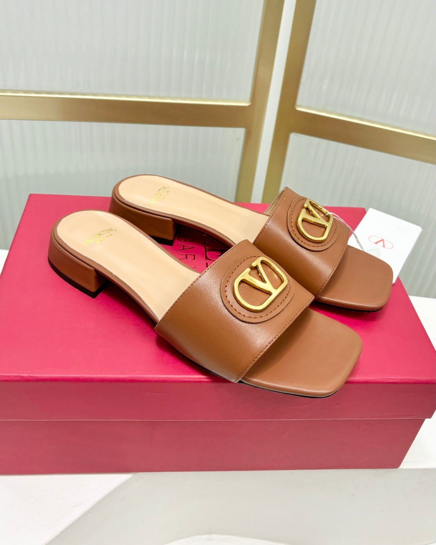 VT 25 Vlogo Slides 2cm Brown Cowhide