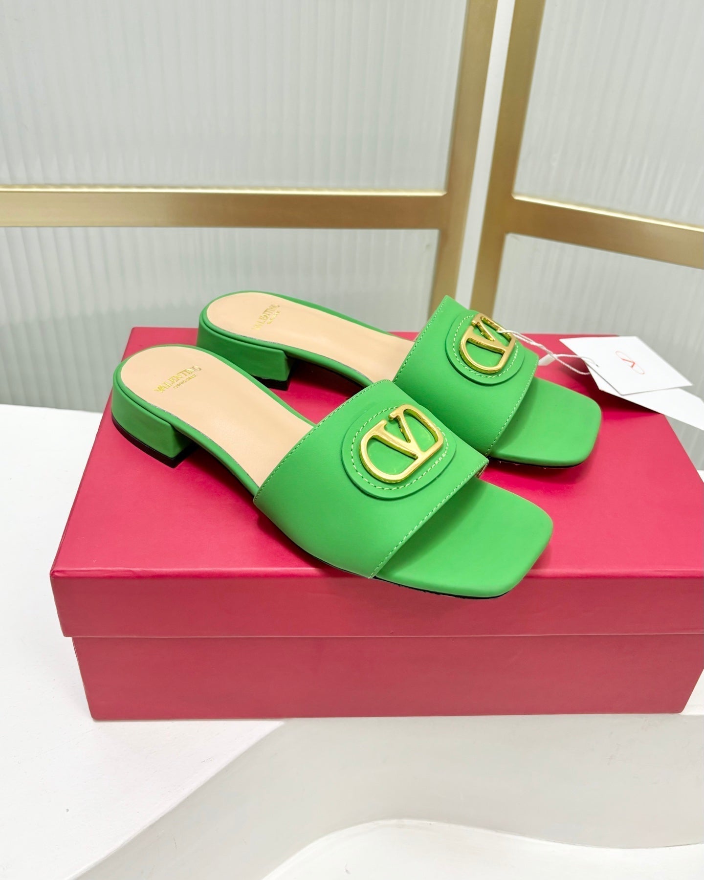 VT 25 Vlogo Slides 2cm Green Cowhide