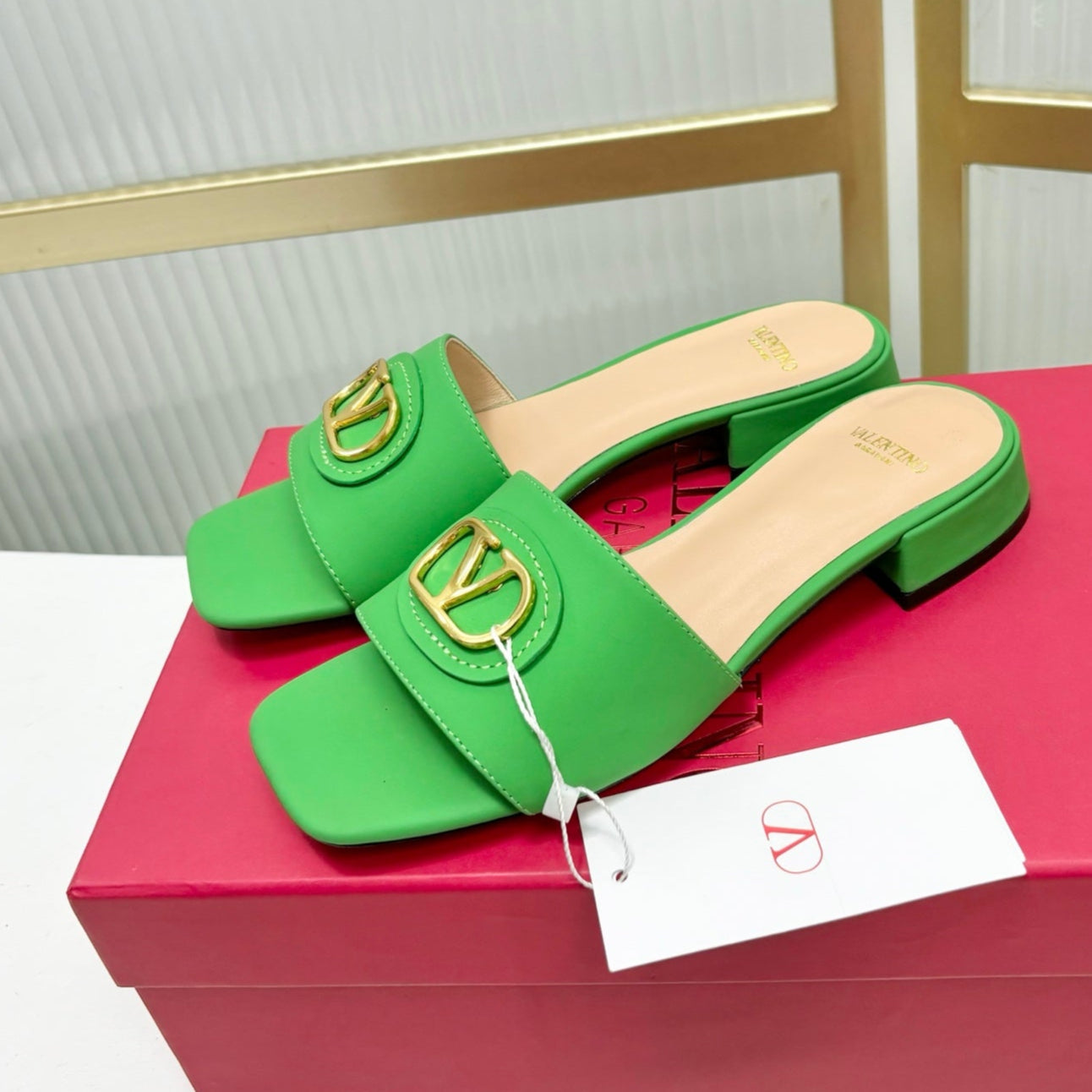 VT 25 Vlogo Slides 2cm Green Cowhide